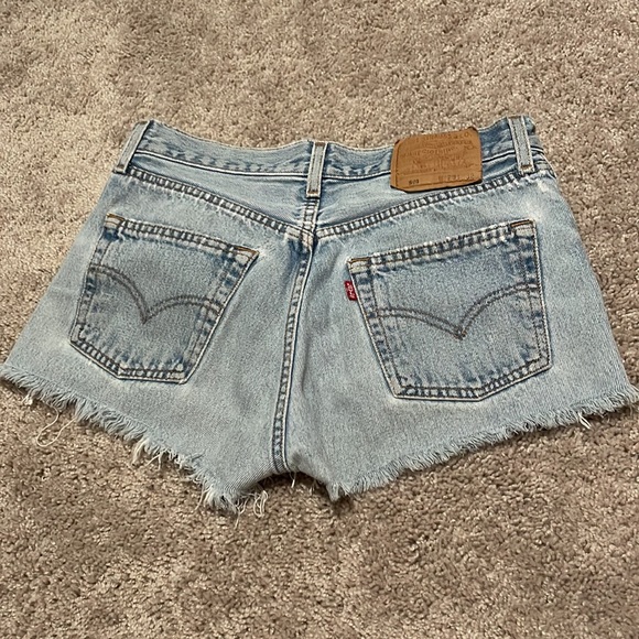 Vintage Levi’s shorts - Picture 2 of 4